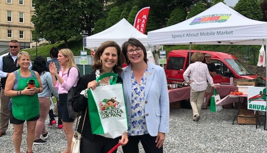 First Lady and Agriculture Secretary at farmers market